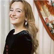 ¡Hola! Me llamo Carmen y soy profe de Primaria, mis especialidades son Terapia pedagógica y Audición y lenguaje aunque me puedo adaptar a todo tipo de materias. 
También, tengo formación en Filología hispánica y en inglés.